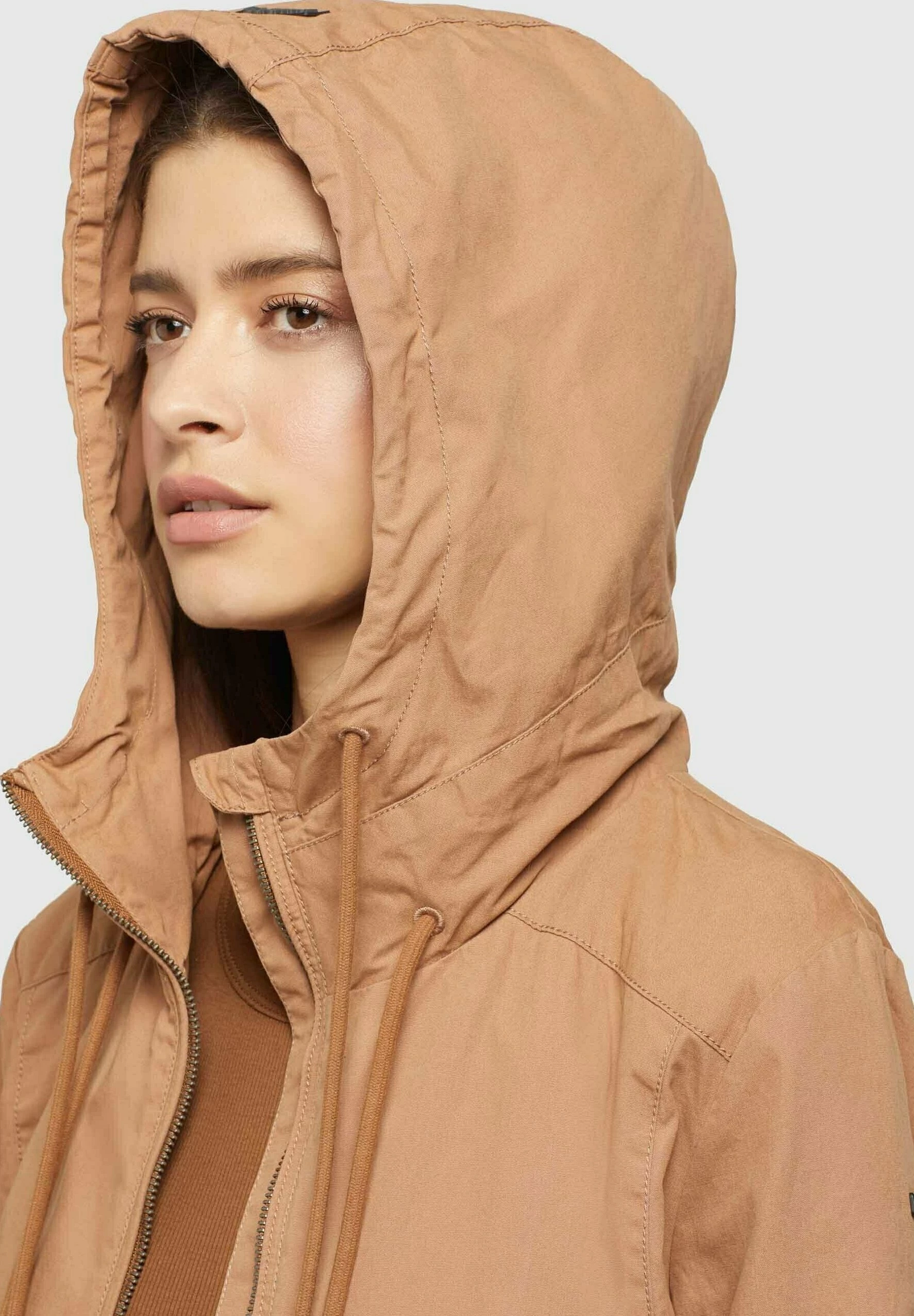 Khujo Rolava - Chaqueta Fina - Toffee 6 Khujo Rolava - Chaqueta Fina - Toffee - Imagen 4